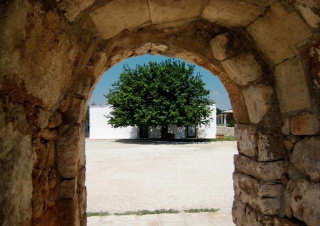 Masseria Quis Ut Deus Crispiano Eksteriør billede