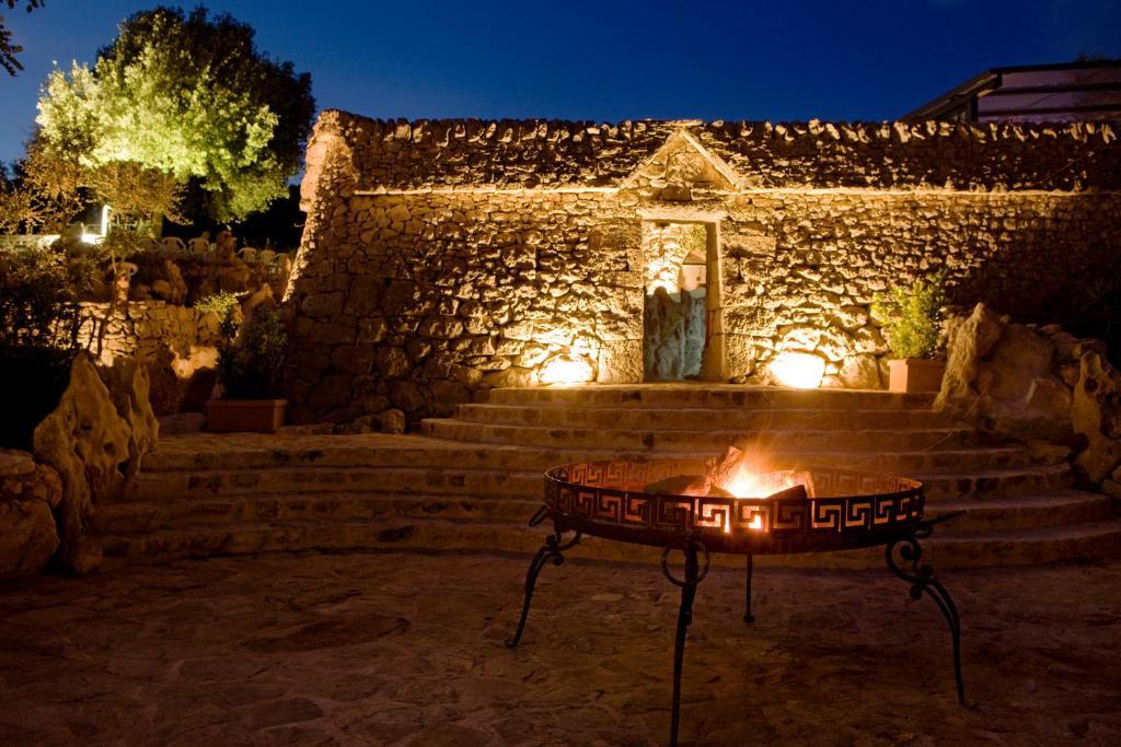 Masseria Quis Ut Deus Crispiano Eksteriør billede