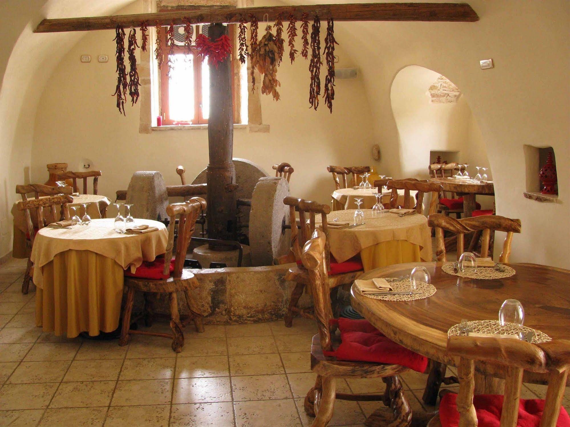 Masseria Quis Ut Deus Crispiano Eksteriør billede